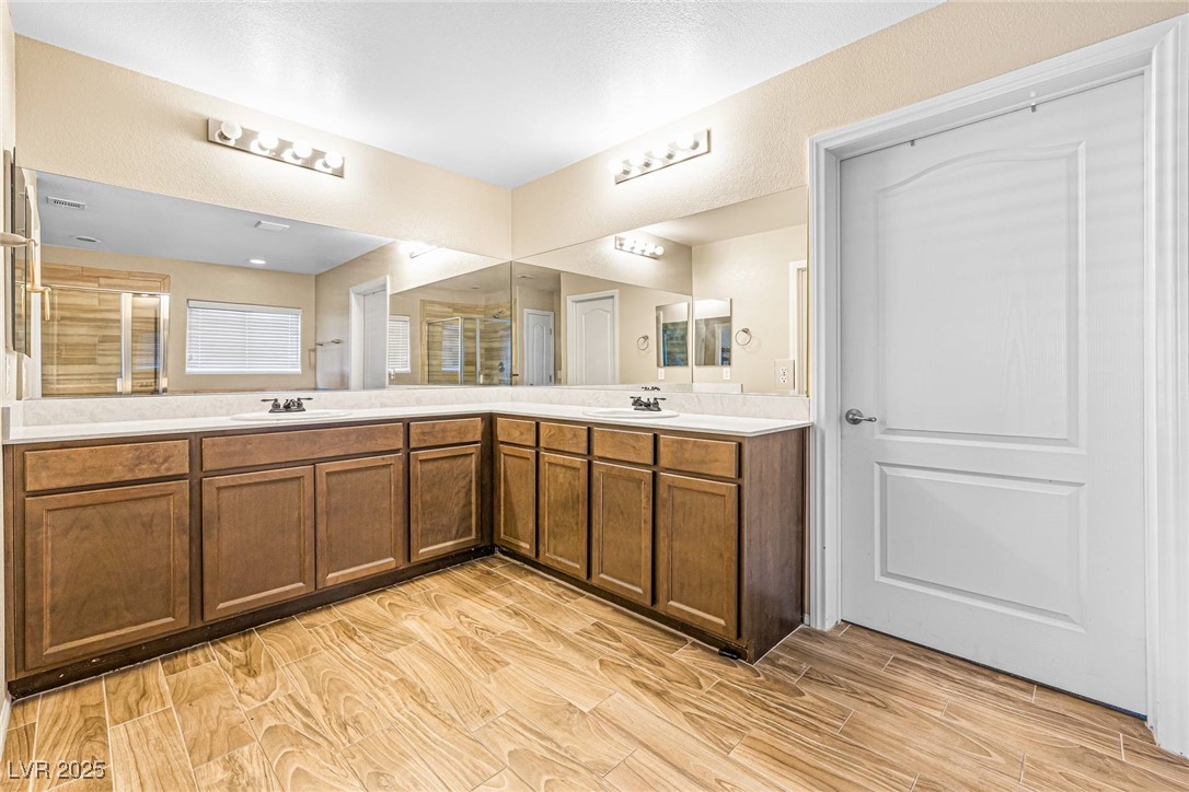 Las Vegas, Nevada 89166, United States, 5 Bedrooms Bedrooms, ,3 BathroomsBathrooms,Residential,Active,184122