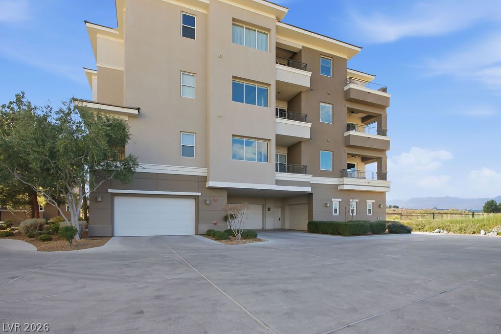 9224 Tesoras Drive 301
