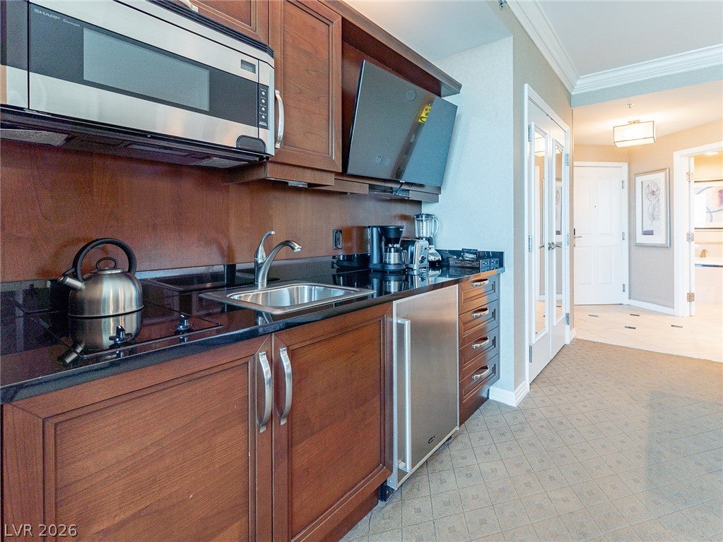 135 E Harmon Avenue 2104