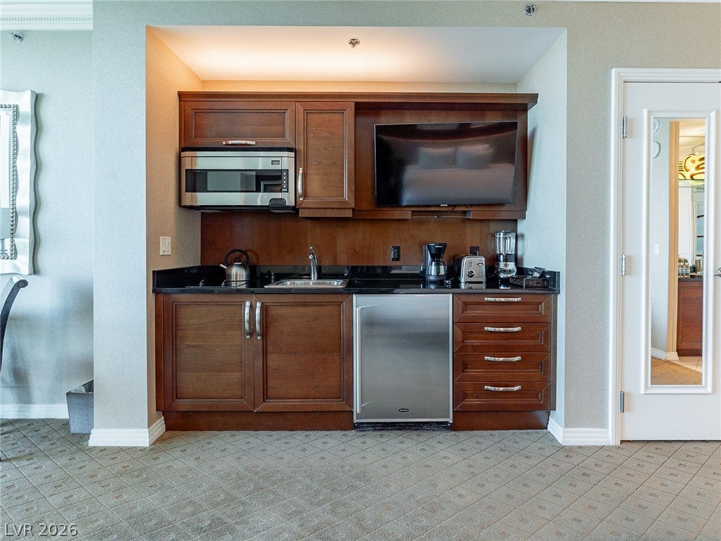 135 E Harmon Avenue 2104