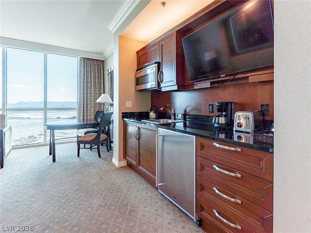 135 E Harmon Avenue 2104
