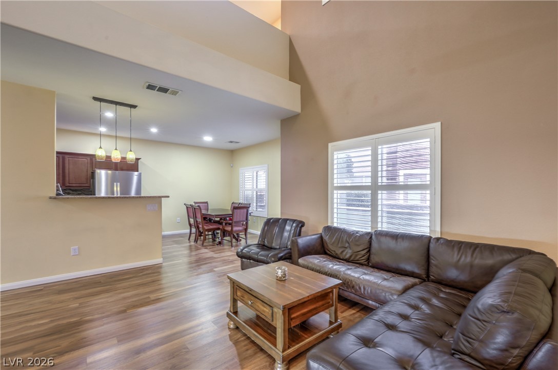 10450 Gold Shadow Avenue