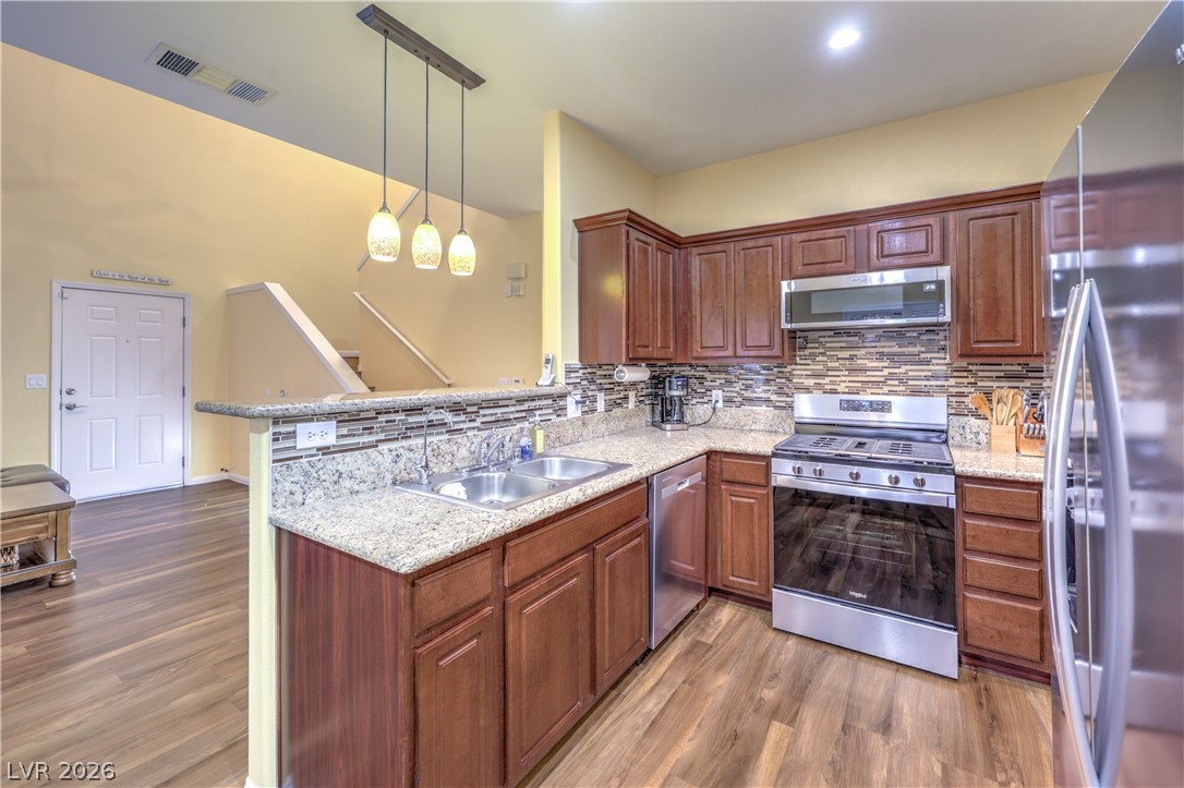 10450 Gold Shadow Avenue