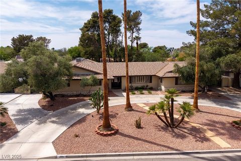 Photo of 4219 E Pinecrest Circle, Las Vegas, NV 89121 (MLS # 2687408)