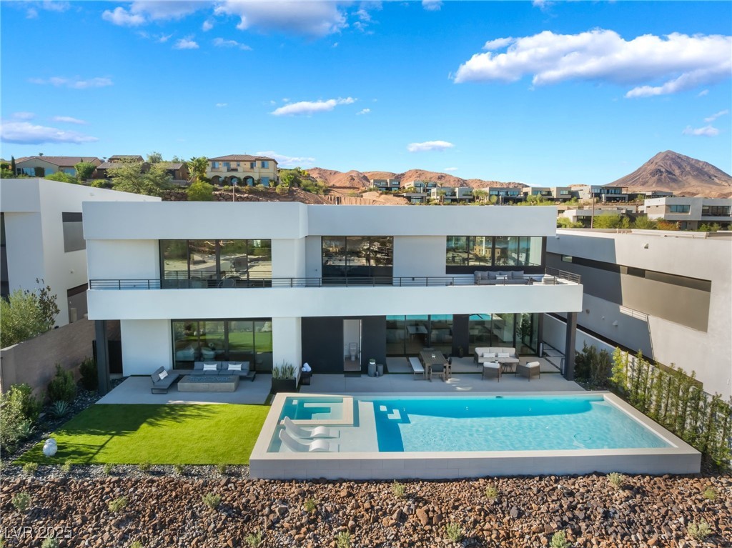 33 Falling Ridge Lane
