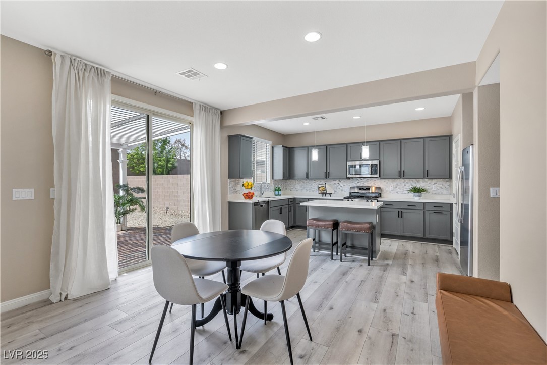 Las Vegas, Nevada 89141, United States, 3 Bedrooms Bedrooms, ,3 BathroomsBathrooms,Residential,Pending,107947