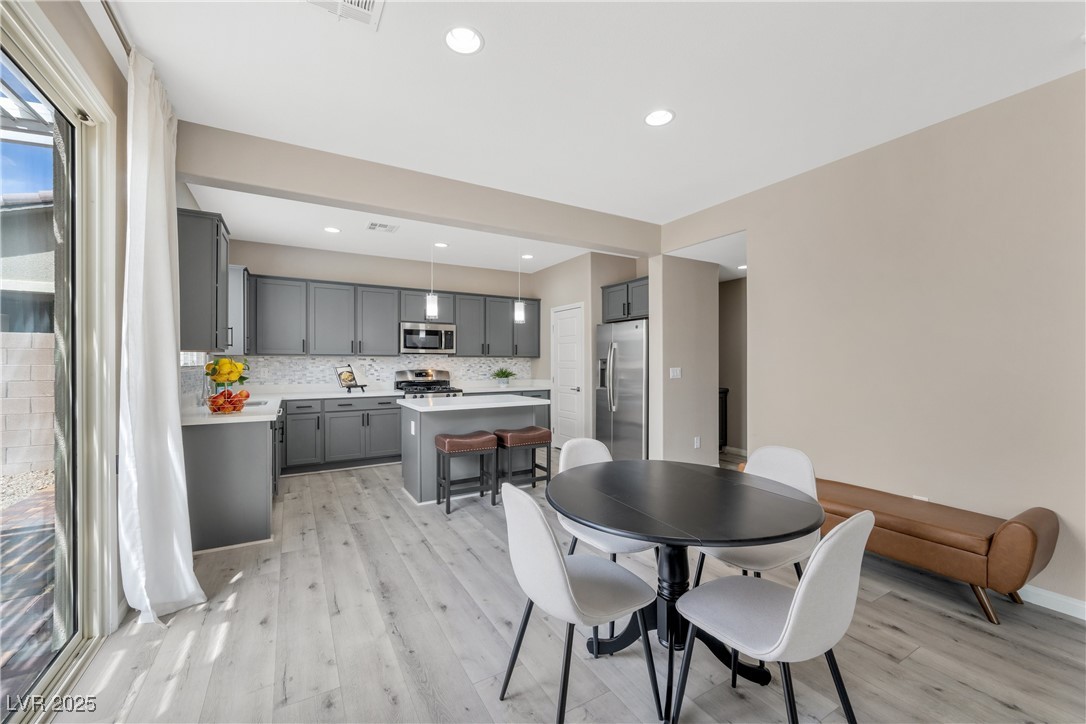 Las Vegas, Nevada 89141, United States, 3 Bedrooms Bedrooms, ,3 BathroomsBathrooms,Residential,Pending,107947