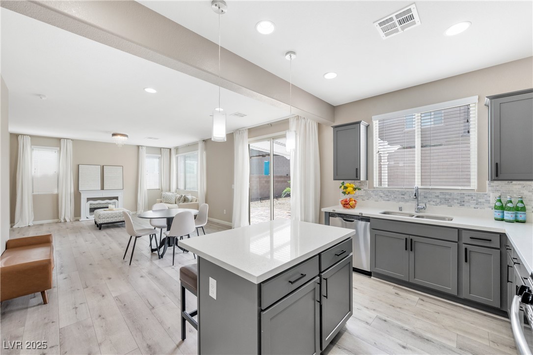 Las Vegas, Nevada 89141, United States, 3 Bedrooms Bedrooms, ,3 BathroomsBathrooms,Residential,Pending,107947