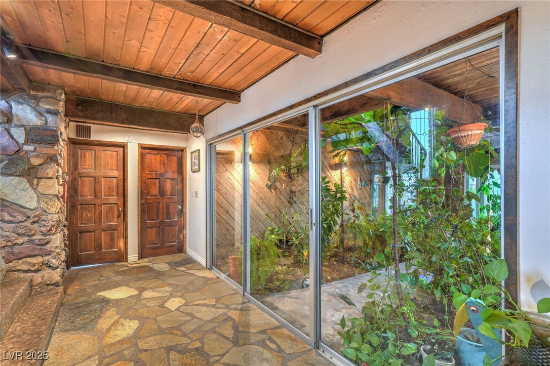 2989 Santa Margarita Street