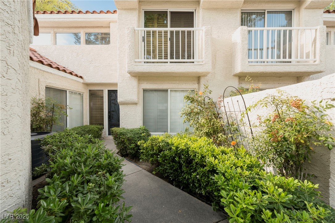 6976 Emerald Springs Lane