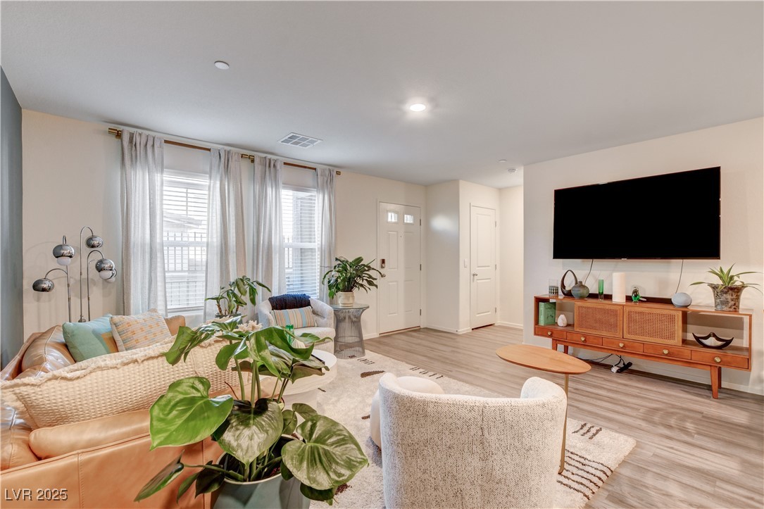 6914 Stratham Hill Street