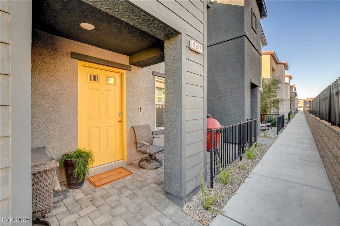 6914 Stratham Hill Street