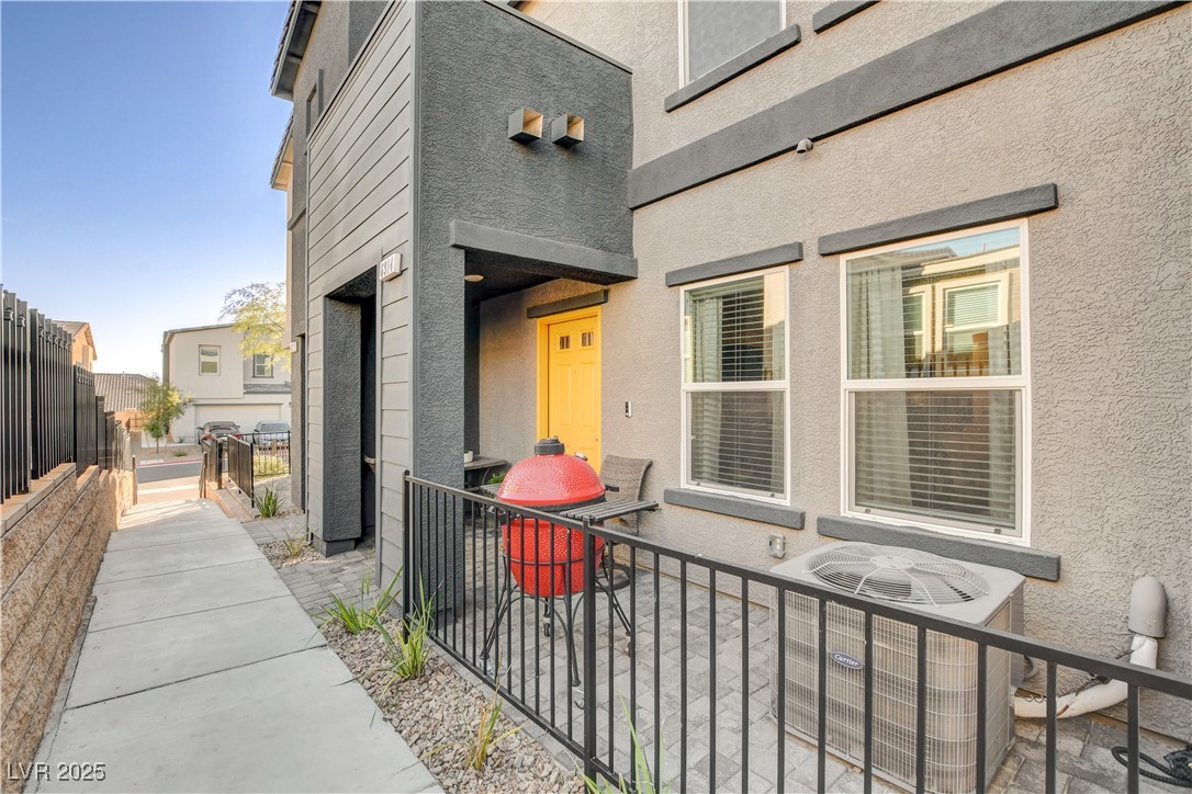 6914 Stratham Hill Street