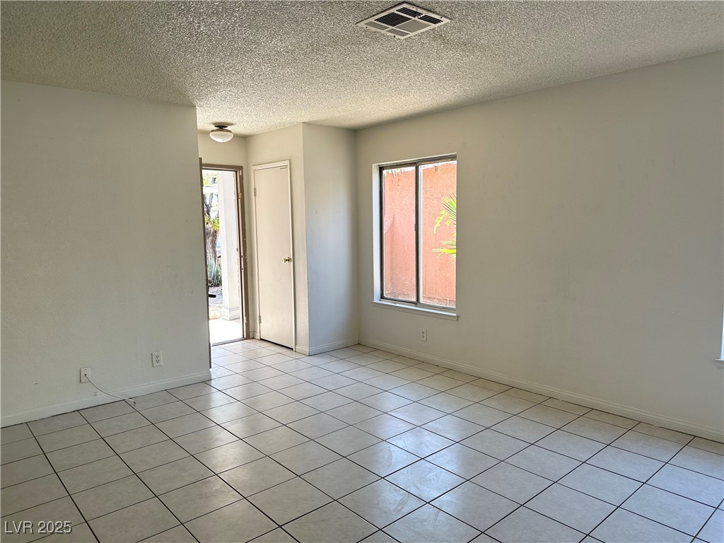 Las Vegas, Nevada 89142, United States, 3 Bedrooms Bedrooms, ,2 BathroomsBathrooms,Residential,Active,253550