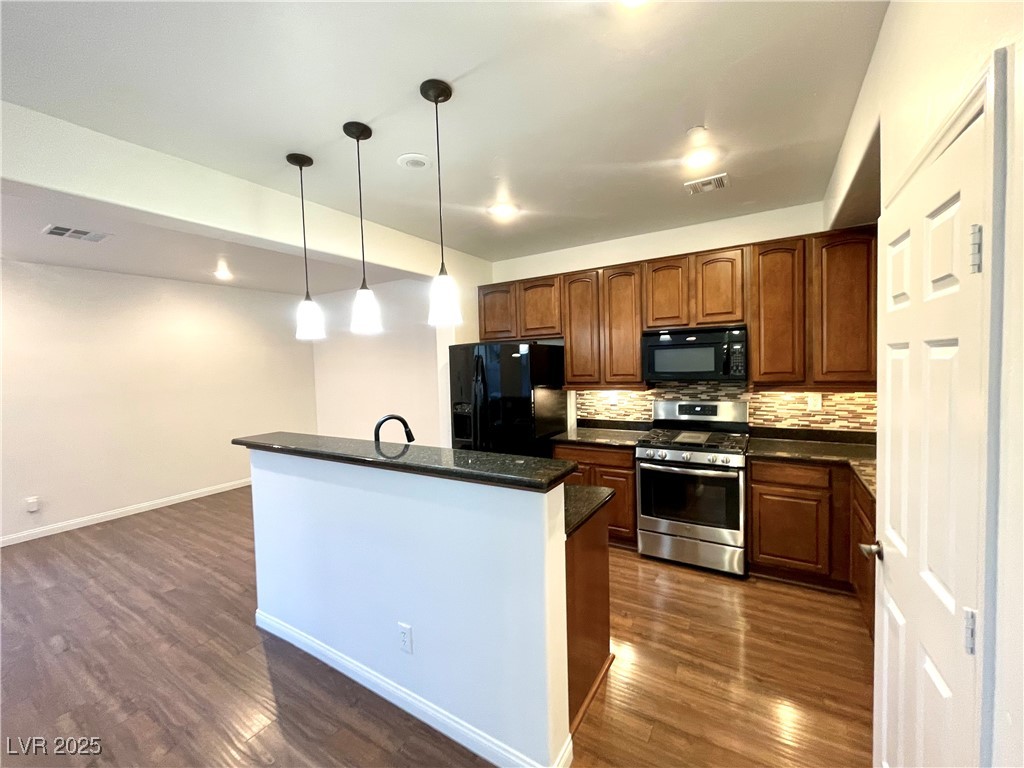 Henderson, Nevada 89044, United States, 3 Bedrooms Bedrooms, ,3 BathroomsBathrooms,Residential,Pending,87890