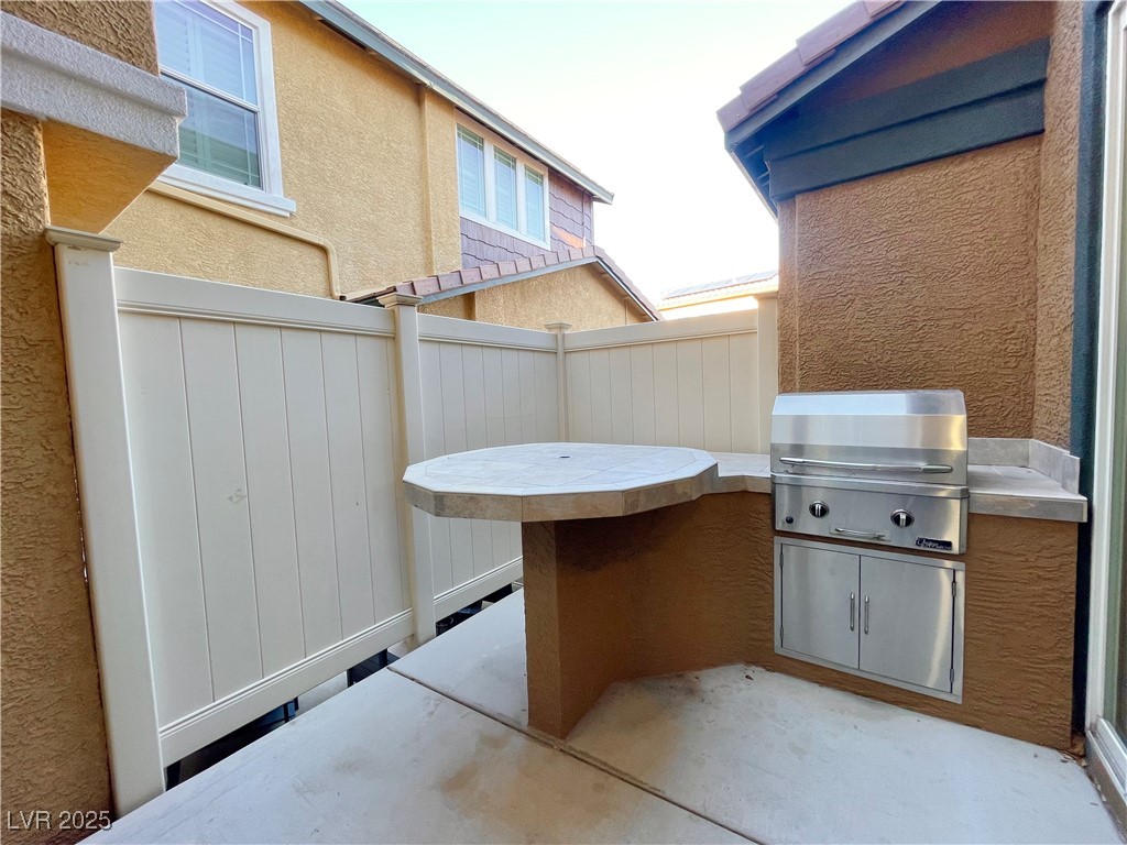 Henderson, Nevada 89044, United States, 3 Bedrooms Bedrooms, ,3 BathroomsBathrooms,Residential,Pending,87890