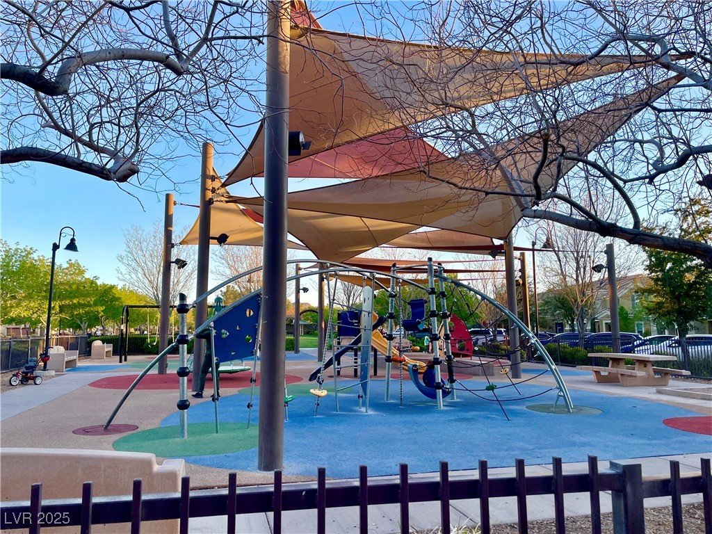 Henderson, Nevada 89044, United States, 3 Bedrooms Bedrooms, ,3 BathroomsBathrooms,Residential,Pending,87890