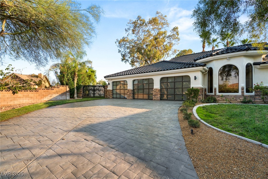 Properties 1 2935 Montessouri Street