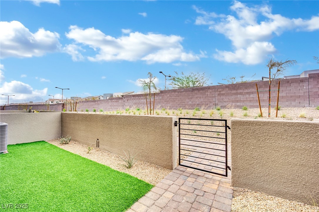 Properties 3 600 N Carriage Hill Drive 1008