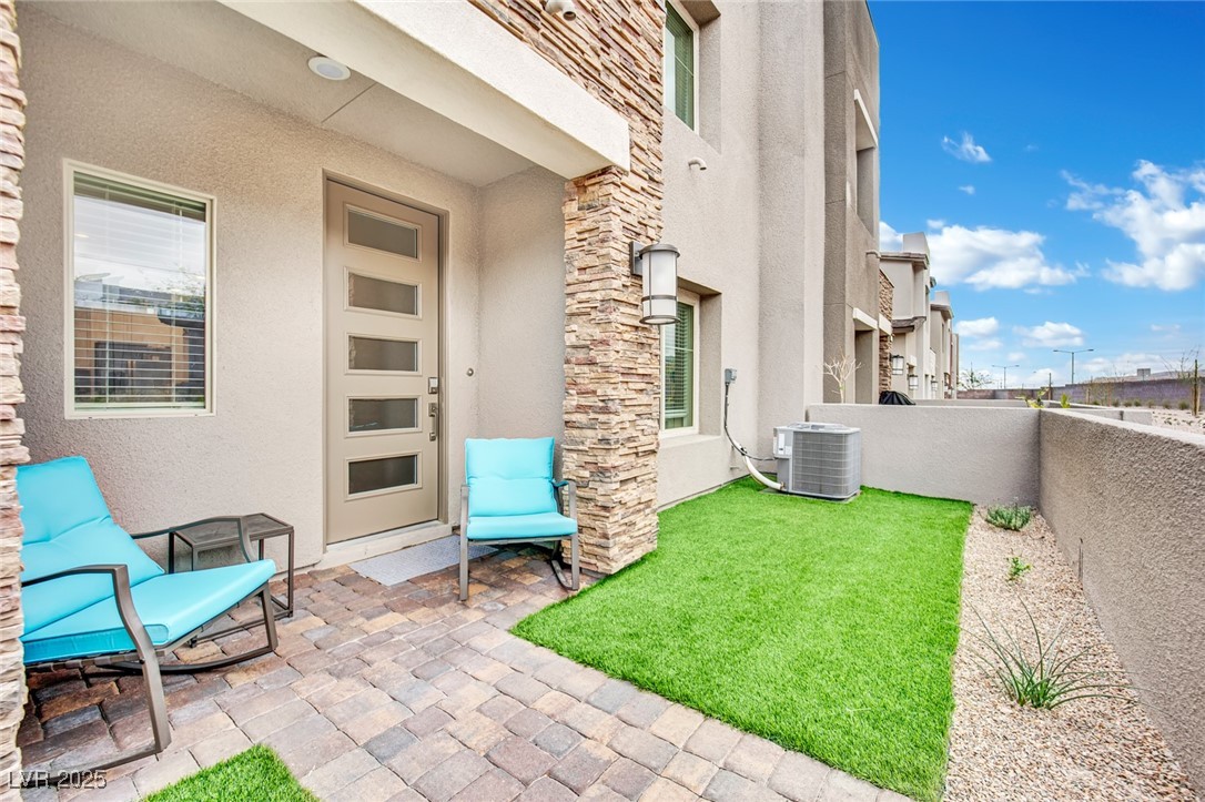 Properties 2 600 N Carriage Hill Drive 1008