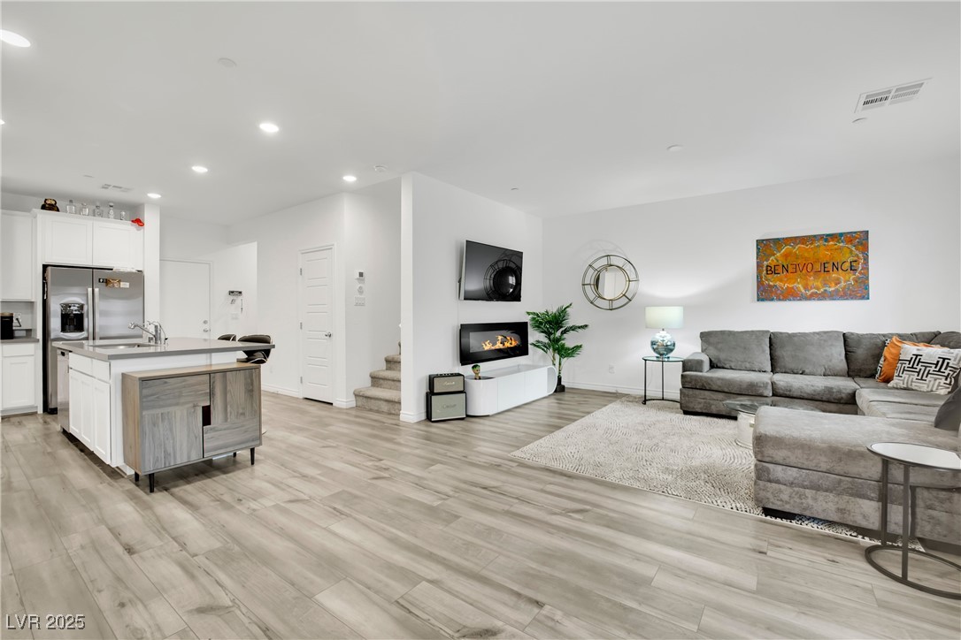 Properties 4 600 N Carriage Hill Drive 1008