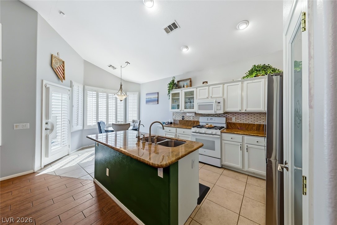 2902 Desert Zinnia Lane