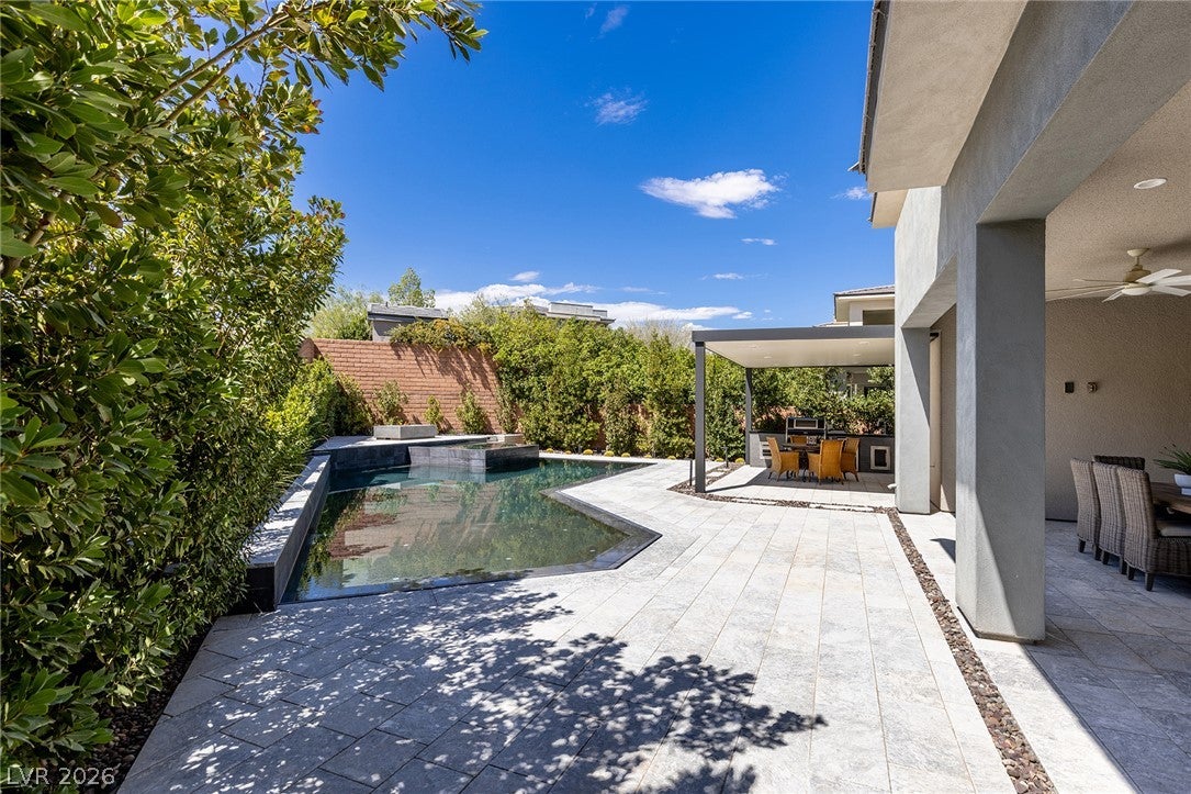 1 Garden Shadow Lane