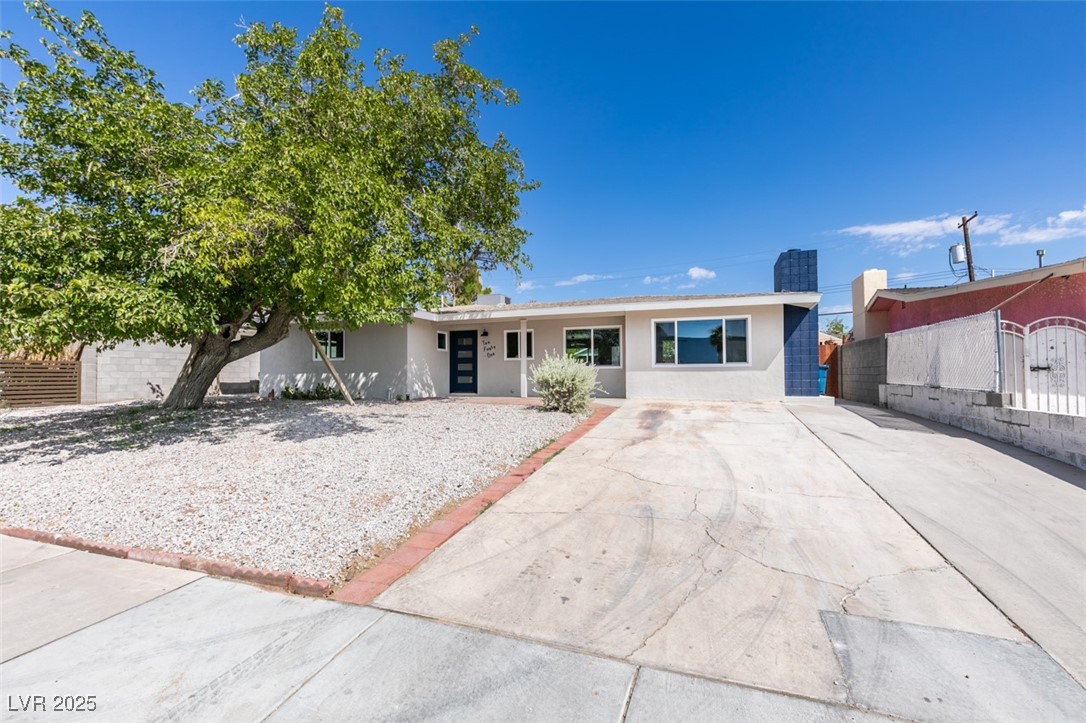 1041 E St Louis Avenue