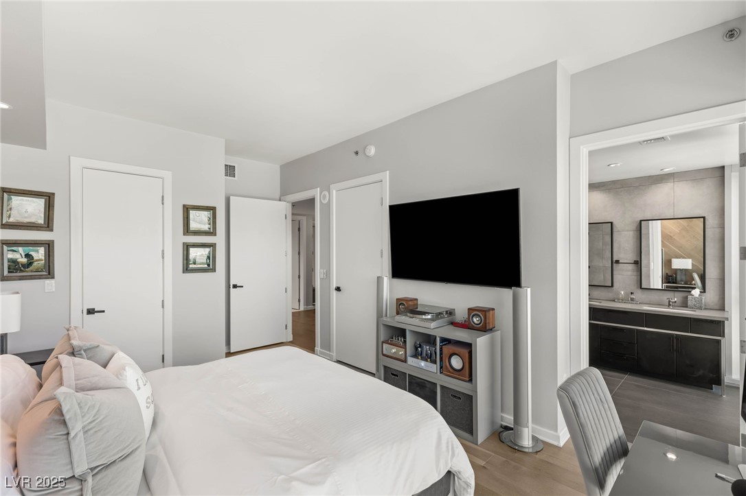 Las Vegas, Nevada 89103, United States, 2 Bedrooms Bedrooms, ,2 BathroomsBathrooms,Residential,Active,113792