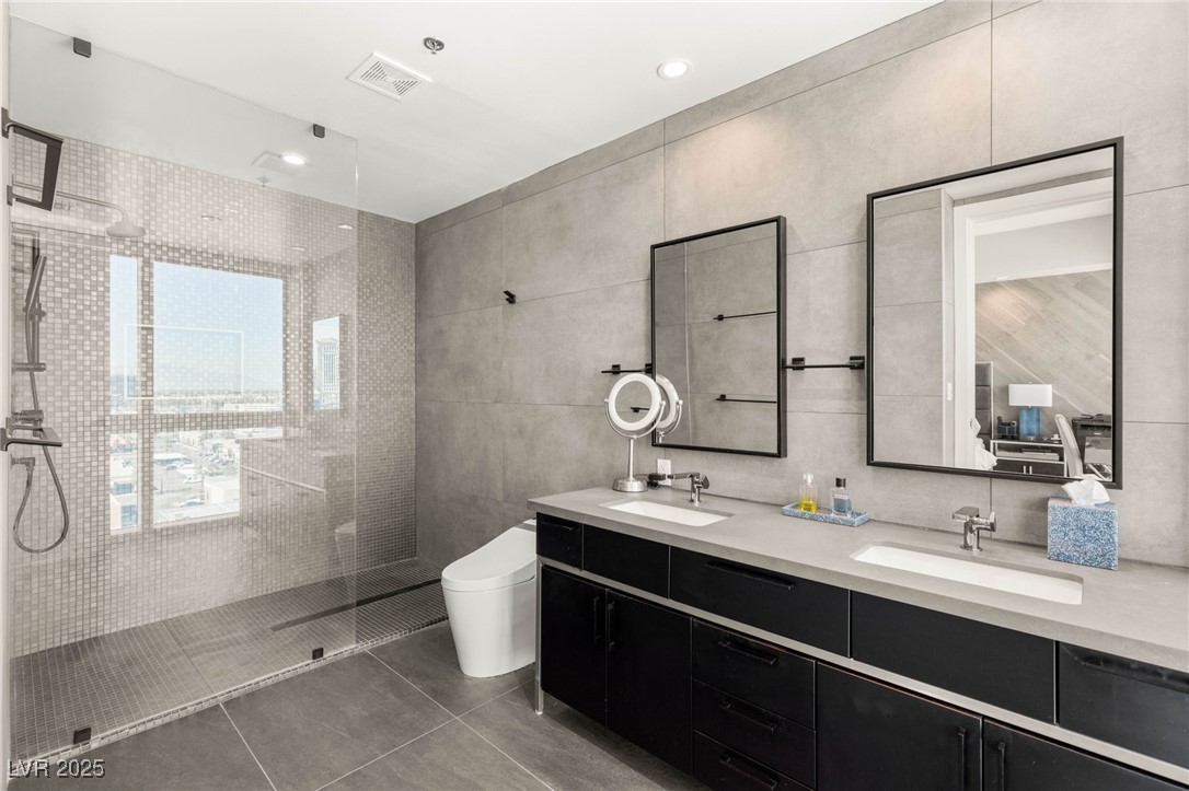 Las Vegas, Nevada 89103, United States, 2 Bedrooms Bedrooms, ,2 BathroomsBathrooms,Residential,Active,113792