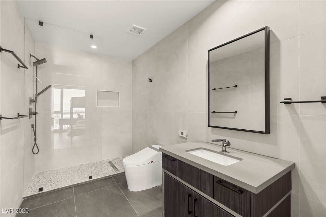 Las Vegas, Nevada 89103, United States, 2 Bedrooms Bedrooms, ,2 BathroomsBathrooms,Residential,Active,113792