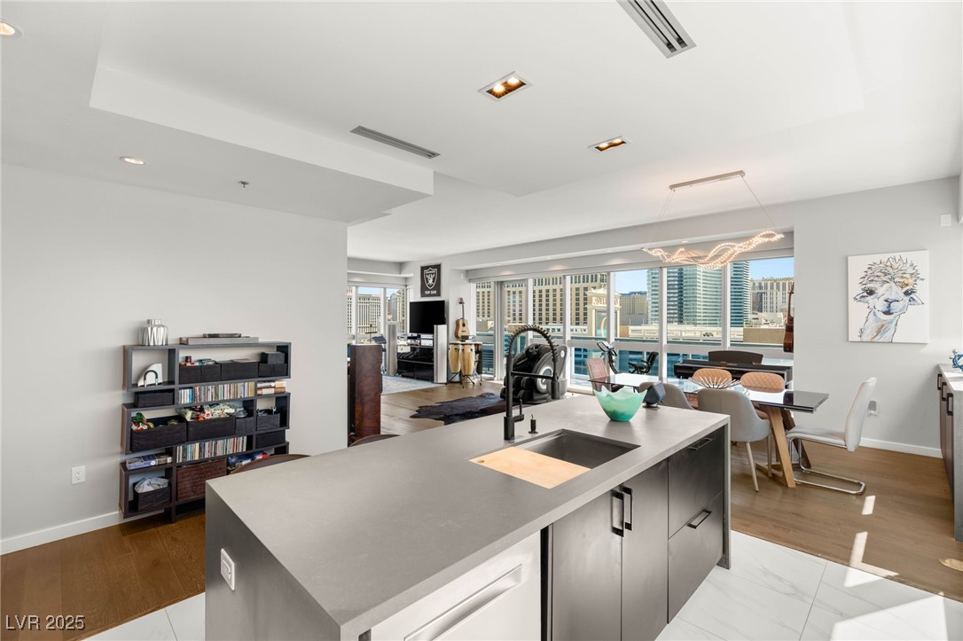 Las Vegas, Nevada 89103, United States, 2 Bedrooms Bedrooms, ,2 BathroomsBathrooms,Residential,Active,113792