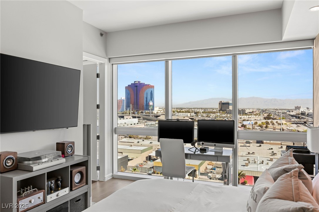 Las Vegas, Nevada 89103, United States, 2 Bedrooms Bedrooms, ,2 BathroomsBathrooms,Residential,Active,113792