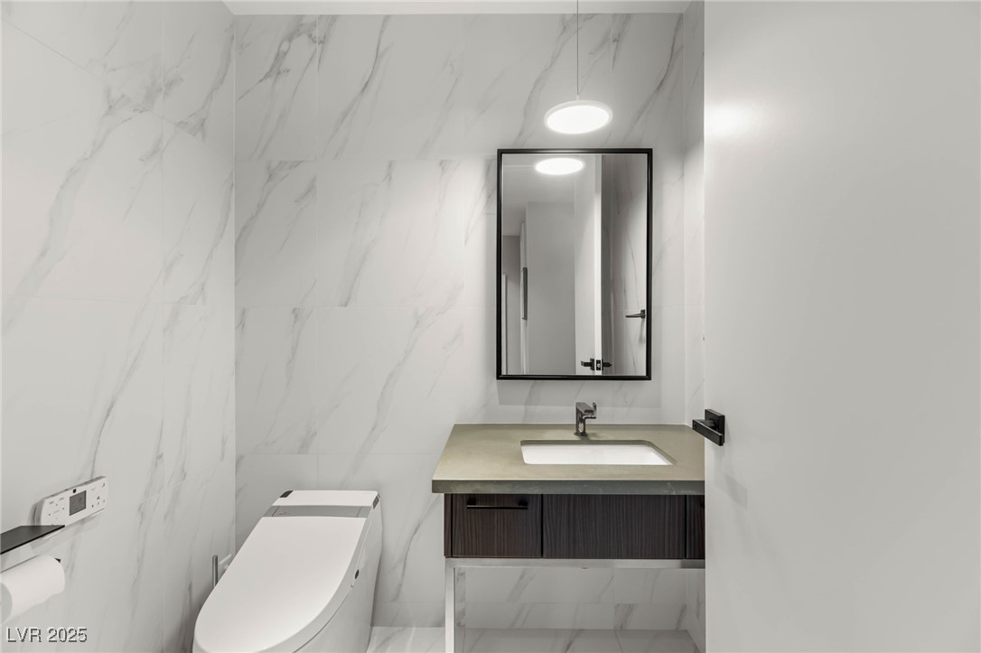 Las Vegas, Nevada 89103, United States, 2 Bedrooms Bedrooms, ,2 BathroomsBathrooms,Residential,Active,113792