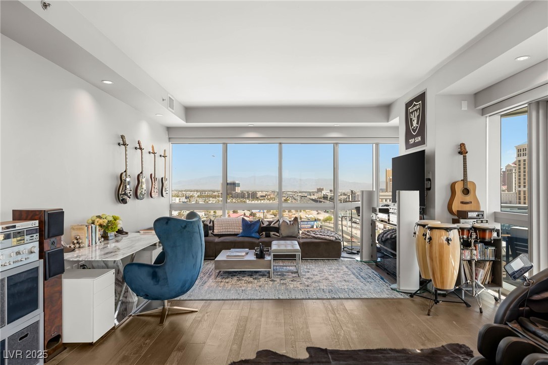 Las Vegas, Nevada 89103, United States, 2 Bedrooms Bedrooms, ,2 BathroomsBathrooms,Residential,Active,113792