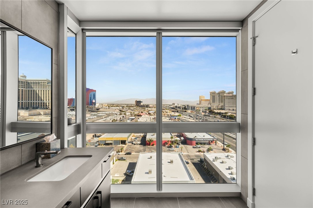 Las Vegas, Nevada 89103, United States, 2 Bedrooms Bedrooms, ,2 BathroomsBathrooms,Residential,Active,113792