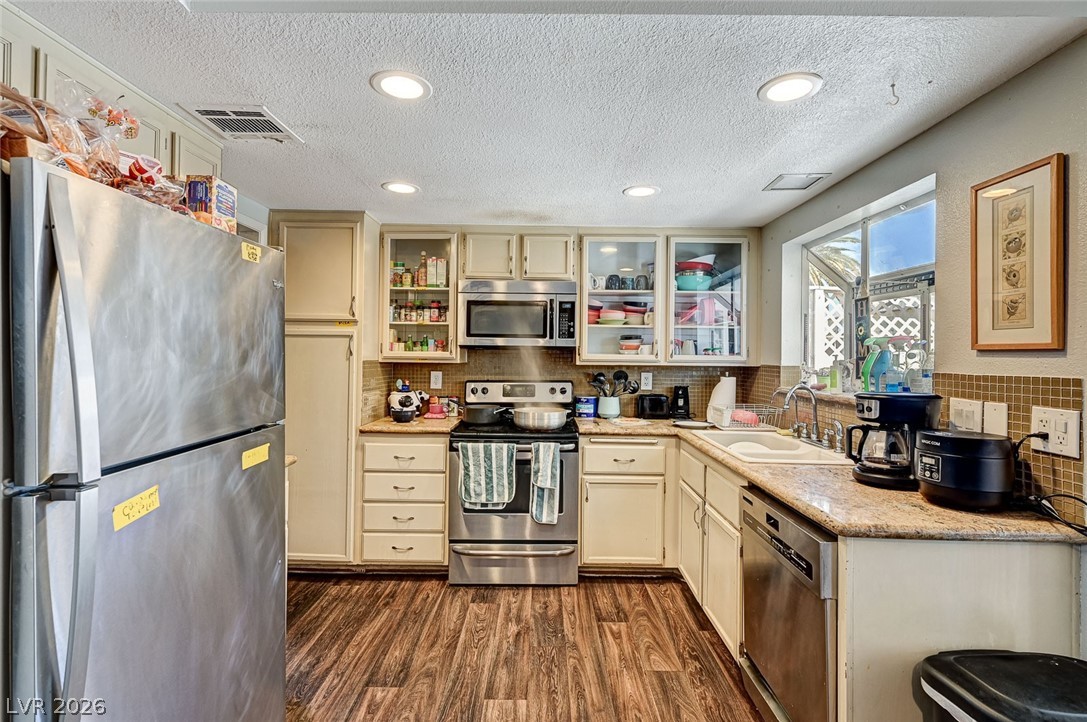 6729 Brunswick Circle