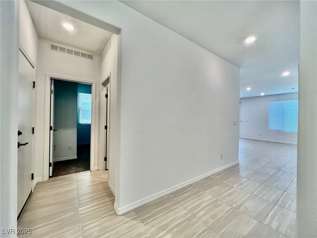 8003 Adelaide Hills Street