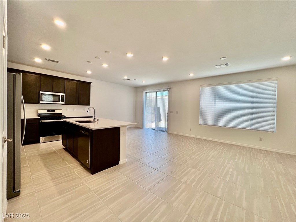 8003 Adelaide Hills Street