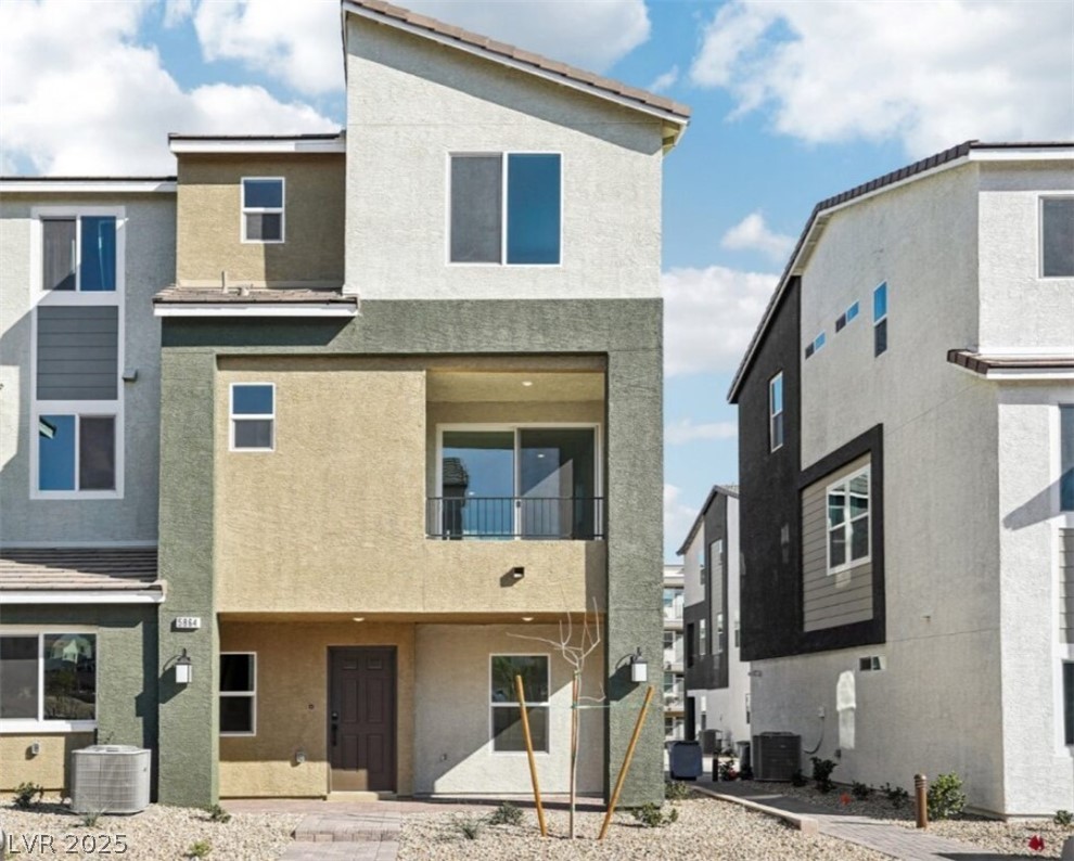 5864 Wisteria Walk Street