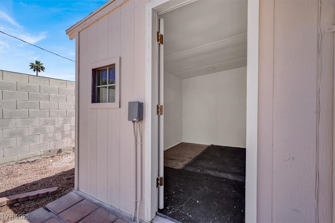 2559 Winterwood Boulevard, Las Vegas, Nevada image 33