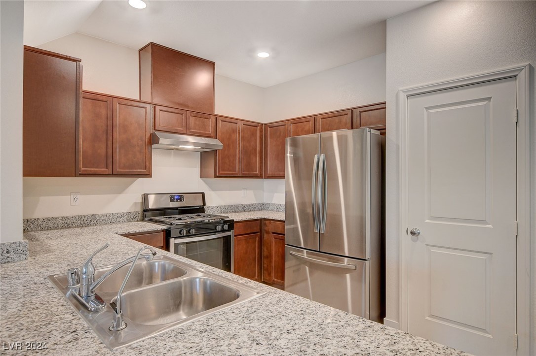 Photo 5 of 40 of 2421 Padulle Place townhome