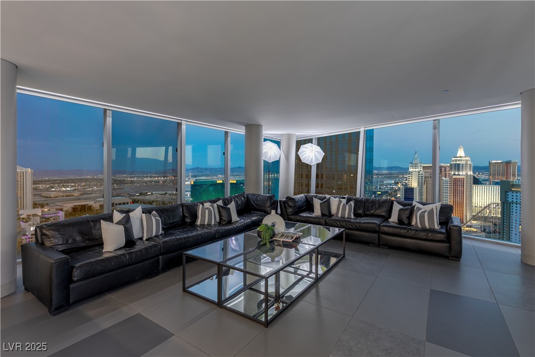 3726 Las Vegas Boulevard 3306