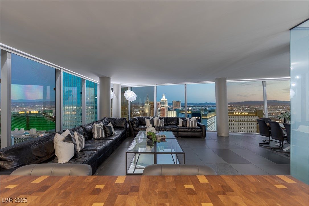 3726 Las Vegas Boulevard 3306