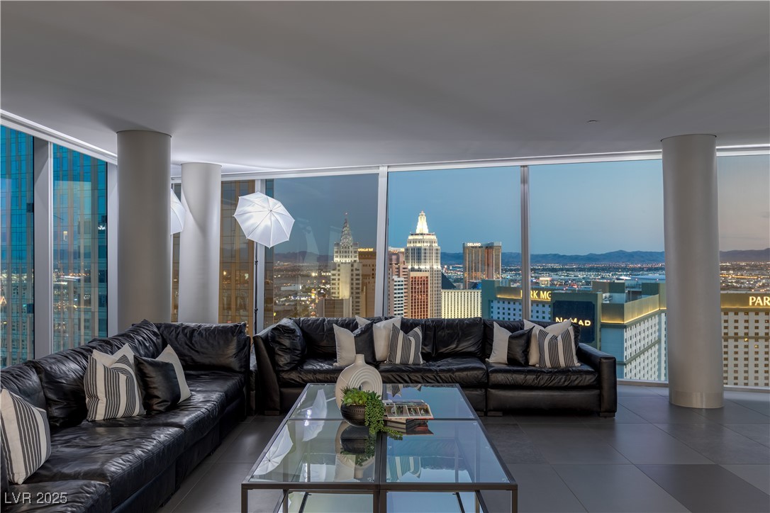 3726 Las Vegas Boulevard 3306