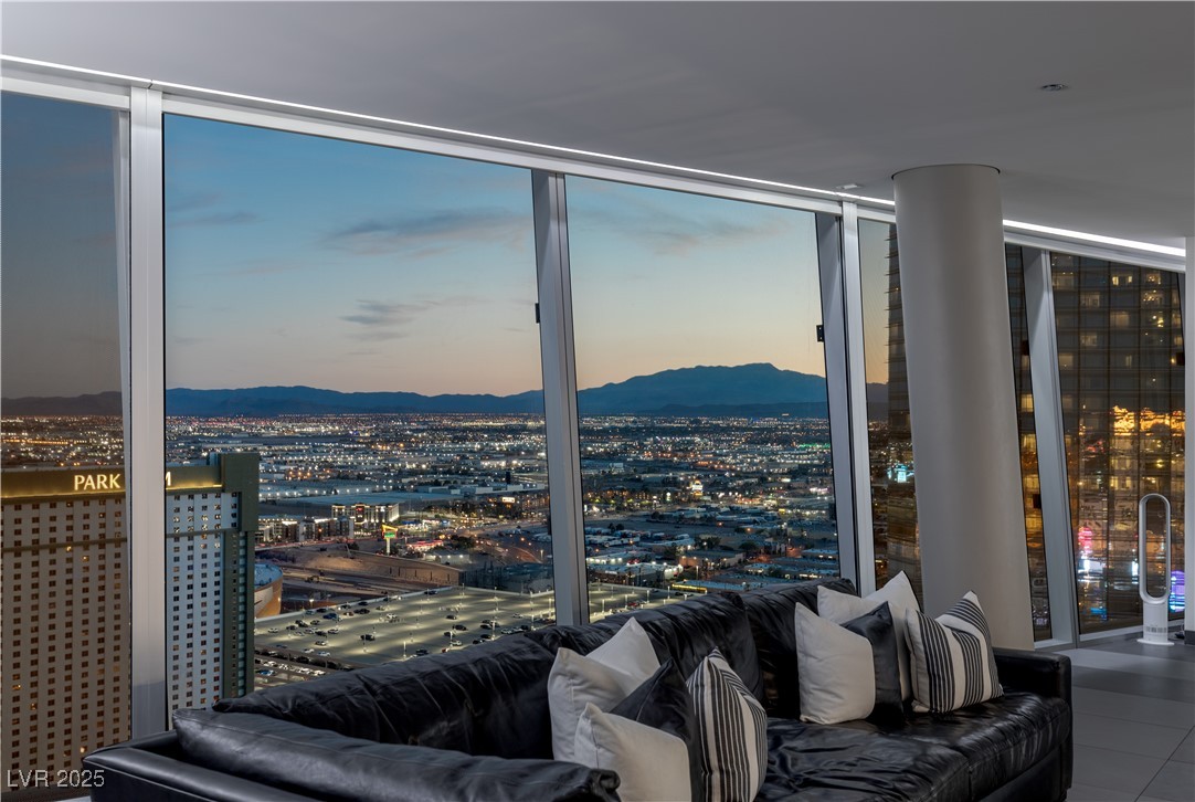 3726 Las Vegas Boulevard 3306