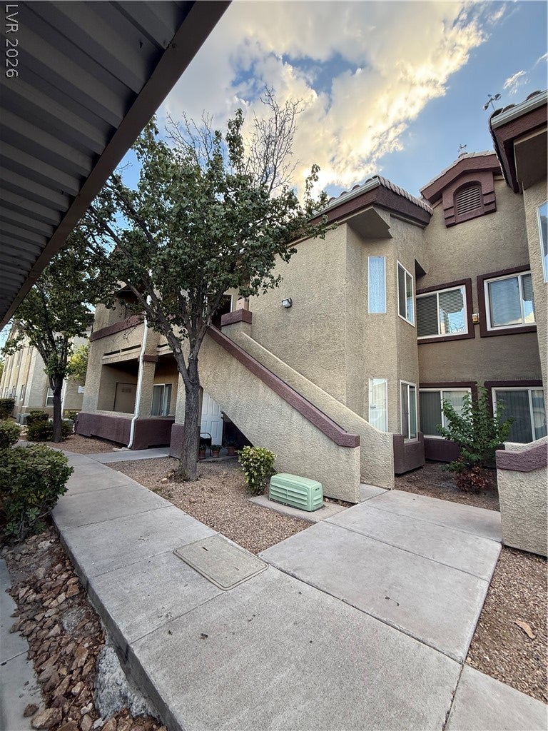 3933 Lazy Pine Street 201