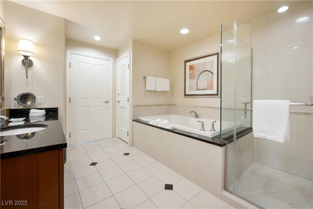 Properties 3 135 E Harmon Avenue 3014