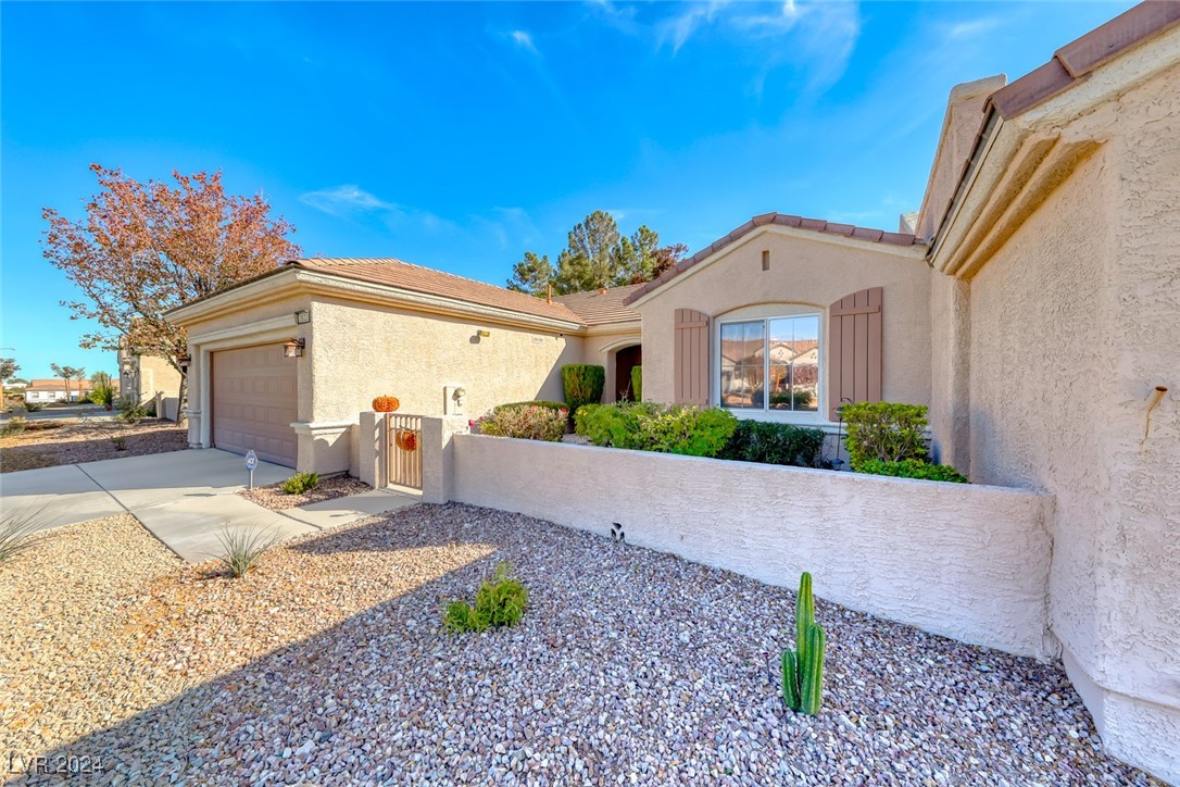 2633 Langford Avenue, Henderson, Nevada image 2