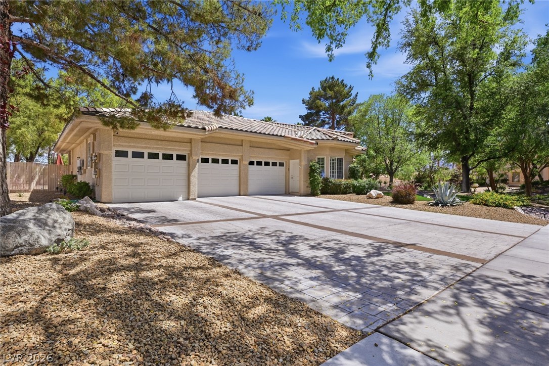 2212 Chatsworth Court